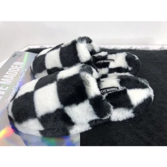 Steve Madden Checked Slipper and Oversized Scarf Wrap Set Small Size 5/6 - Picture 4 of 7